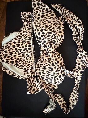 Victoria's Secret PINK Cream and Black Lined Bikini Top